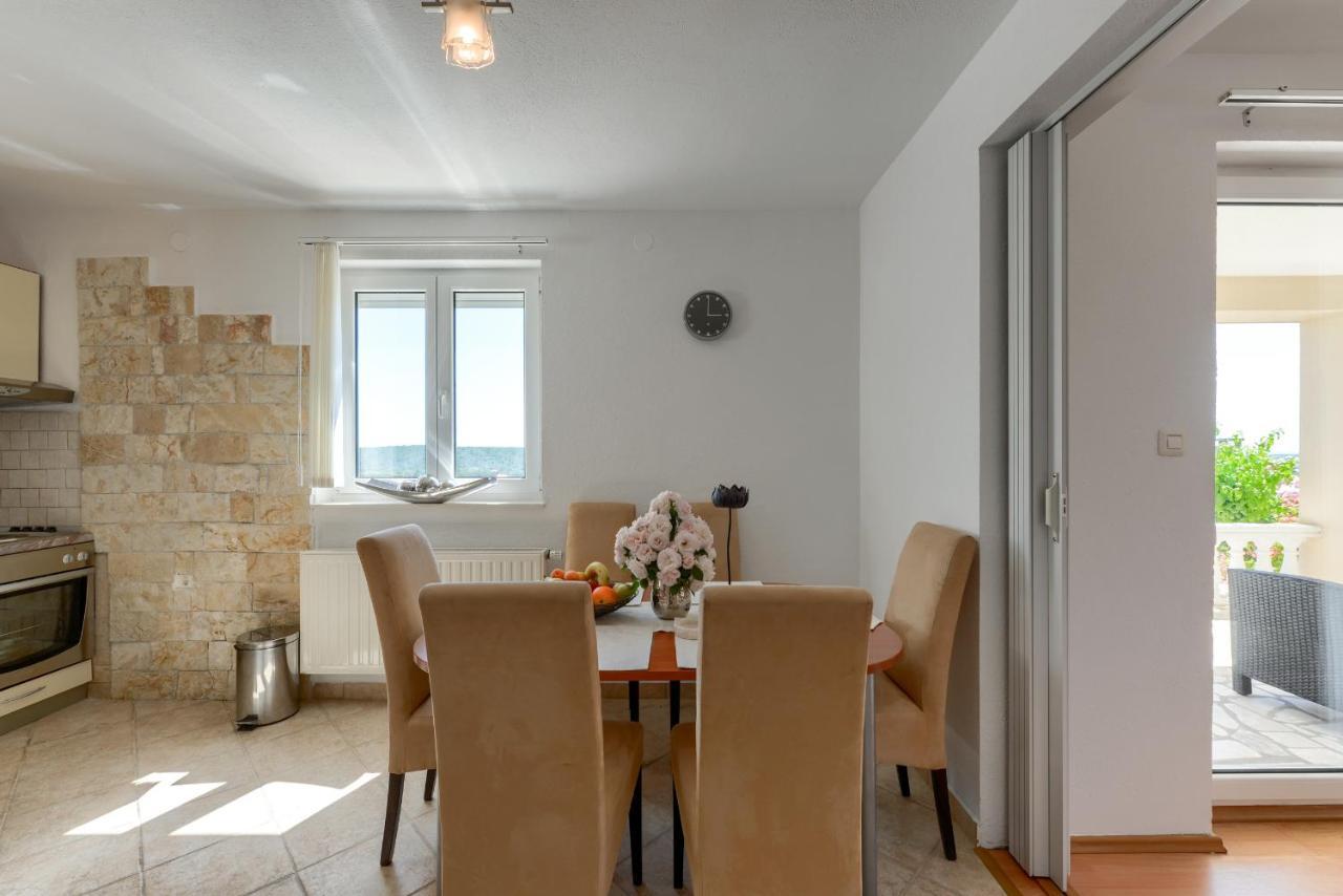 Haus Lilli Mit Pool Apartment Razanac Exterior photo